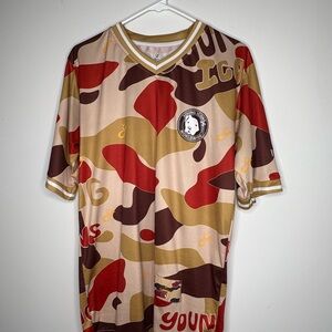 YOUNG ICONS WORLDWIDE Camouflage Graphic T-Shirt